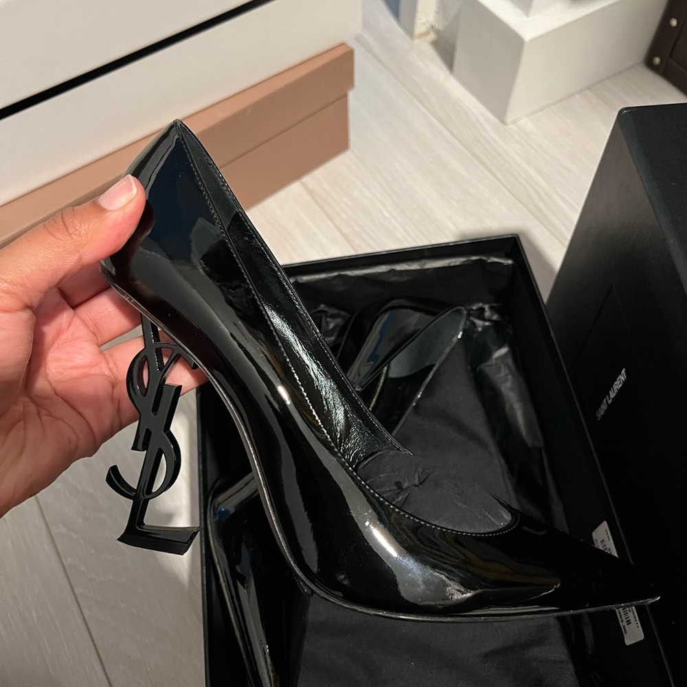 YSL Opyum Point-Toe Patent Leather Pumps. Worn once Sz 40.5